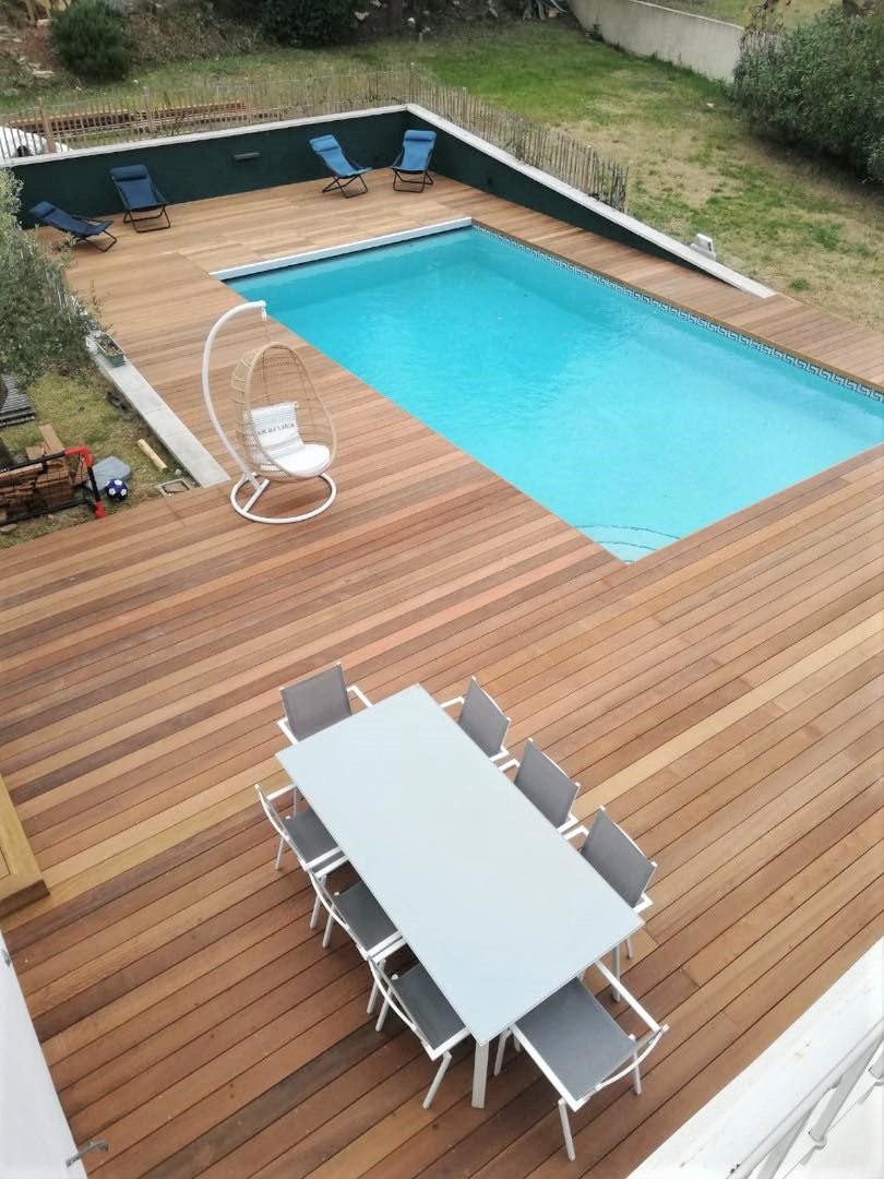 Superbe terrasse contour de piscine